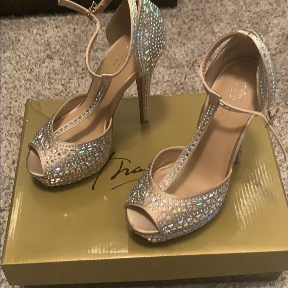 Thalia Sodi Flor Gold Champagne Heels